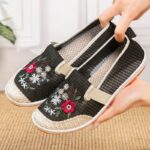 Women’s Old Beijing cloth mesh embroidered slip-on shoes. Canvas-DS89