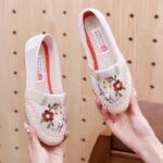Women’s Old Beijing cloth mesh embroidered slip-on shoes. Canvas-DS96 - Image 2